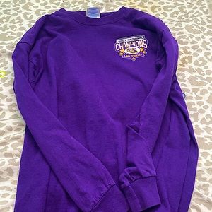 The brand :GILDAN, size: youth large, Color is purple and gold, LSU